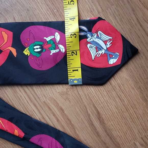 Warner Brothers Looney Tunes Mania 1996 Heart Love Neck Tie - Picture 2 of 4